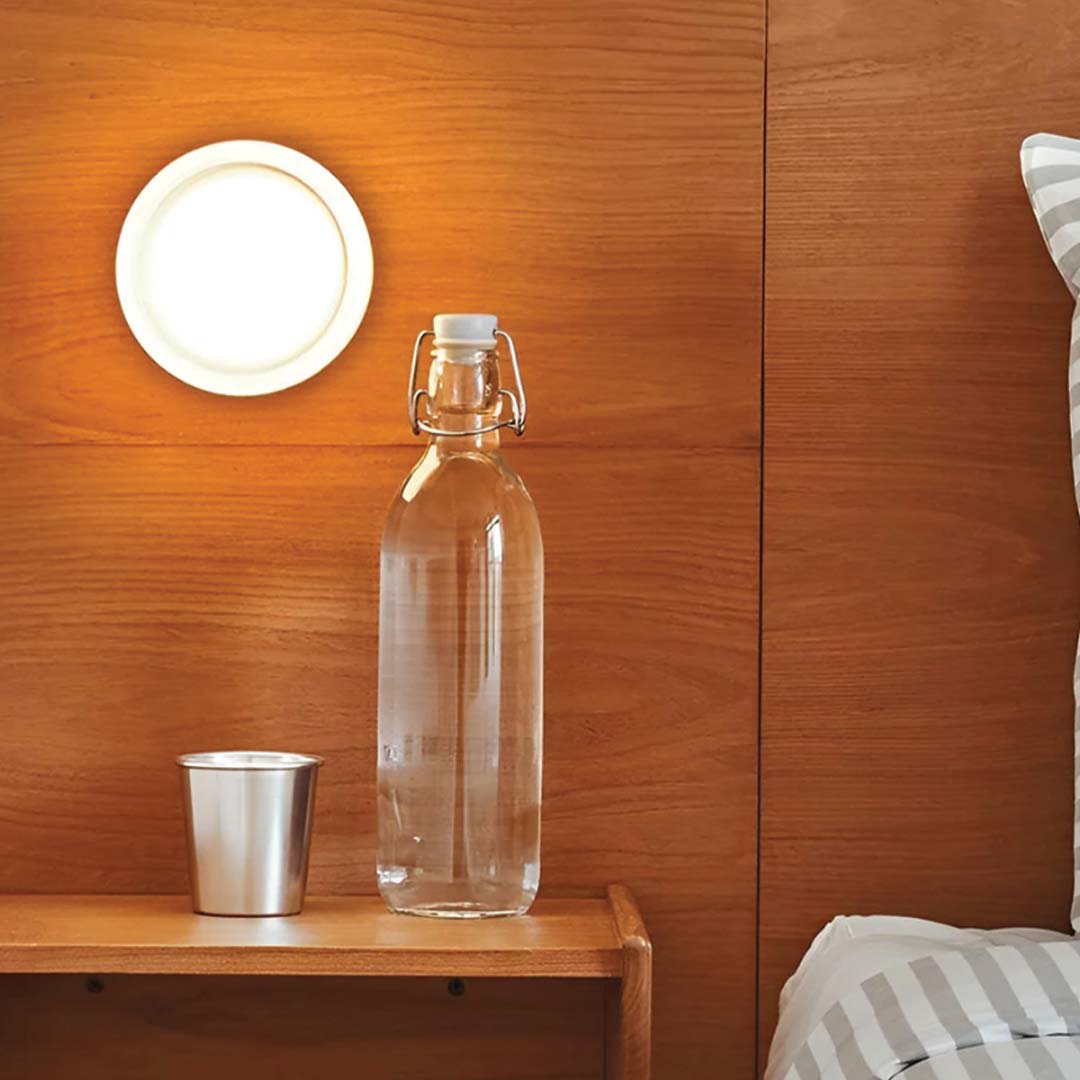Elegantná nástenná lampa – Jemný reliéf a teplá atmosféra