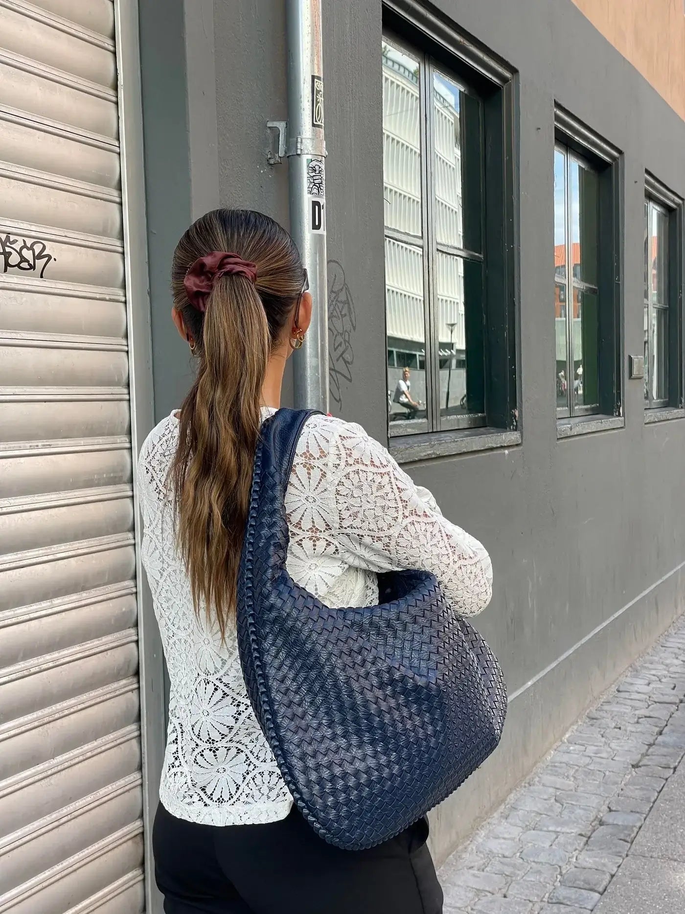 Josiane | Fonott Kézitáska – Kézműves Elegancia és Időtlen Báj