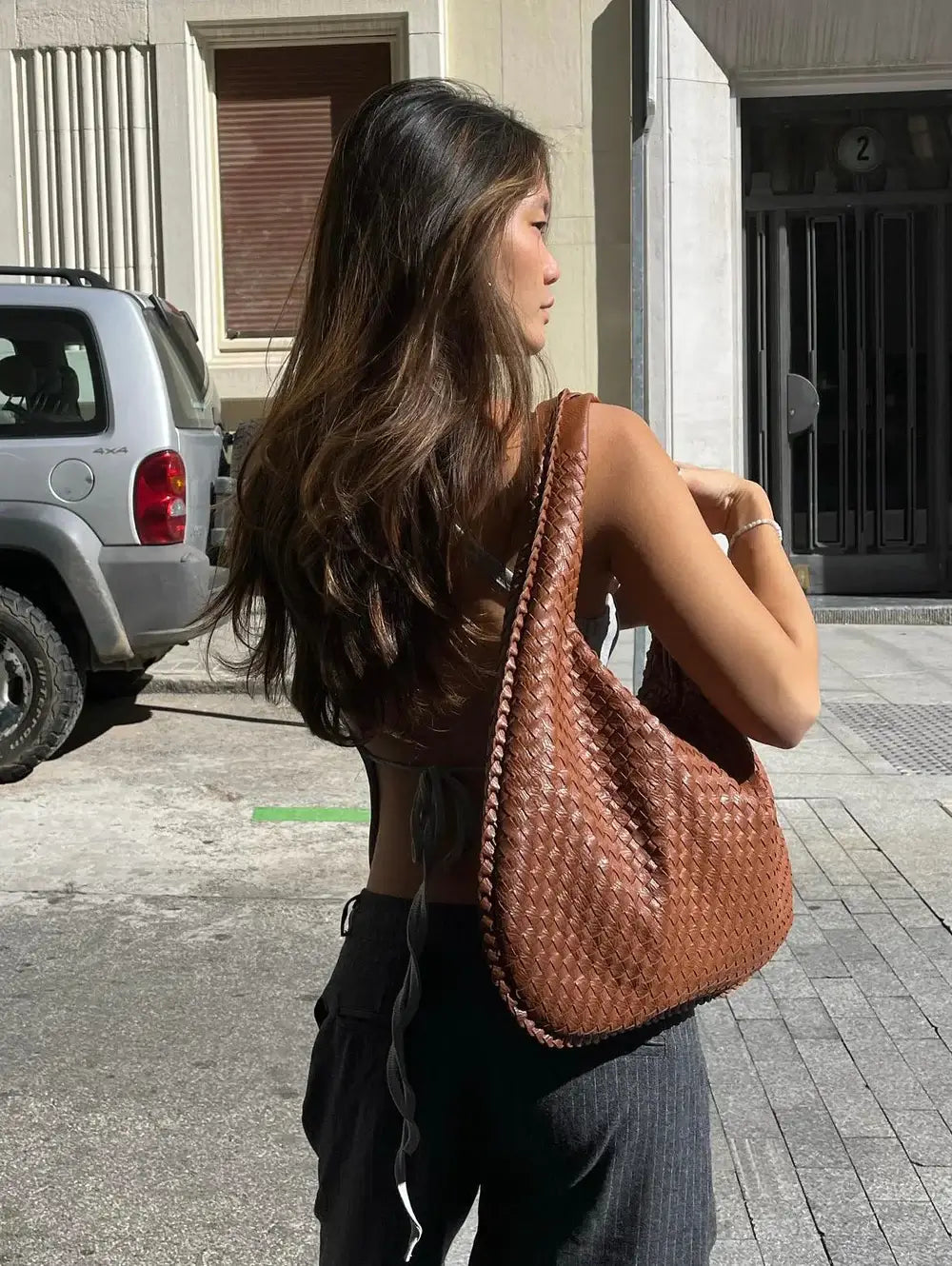 Josiane | Fonott Kézitáska – Kézműves Elegancia és Időtlen Báj