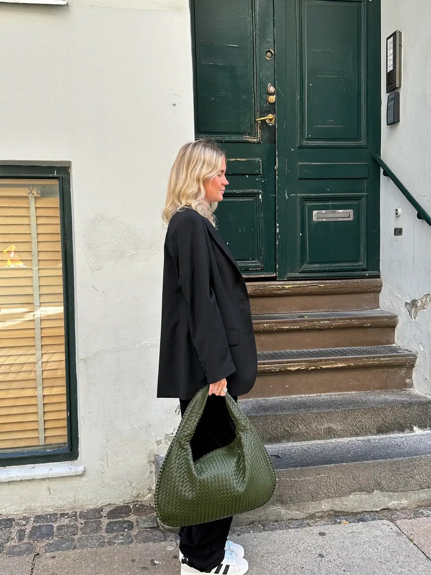 Josiane | Fonott Kézitáska – Kézműves Elegancia és Időtlen Báj