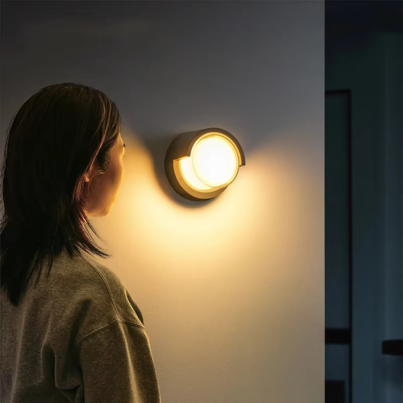 屋外用LED壁灯 – セキュリティと省エネルギー