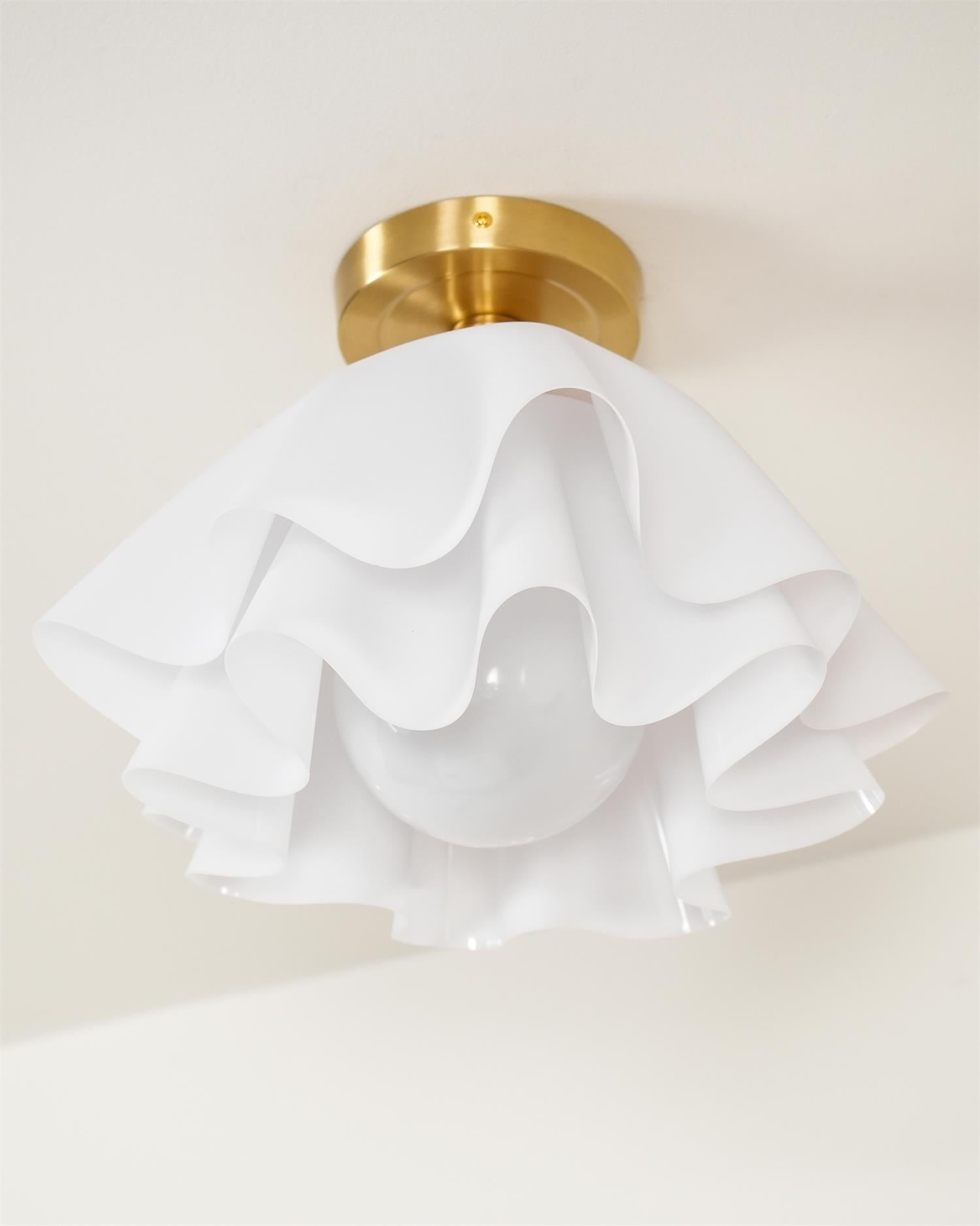 Plafonier Modern Elegant – Iluminare Rafinat și Ambianță Caldă