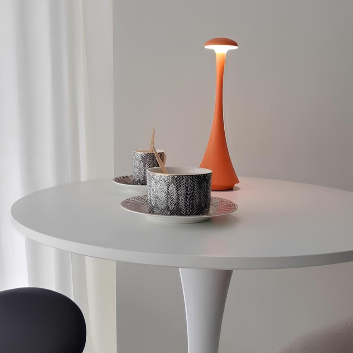 Pöytälamppu Elegantti – Tyylikkyys ja Modernius