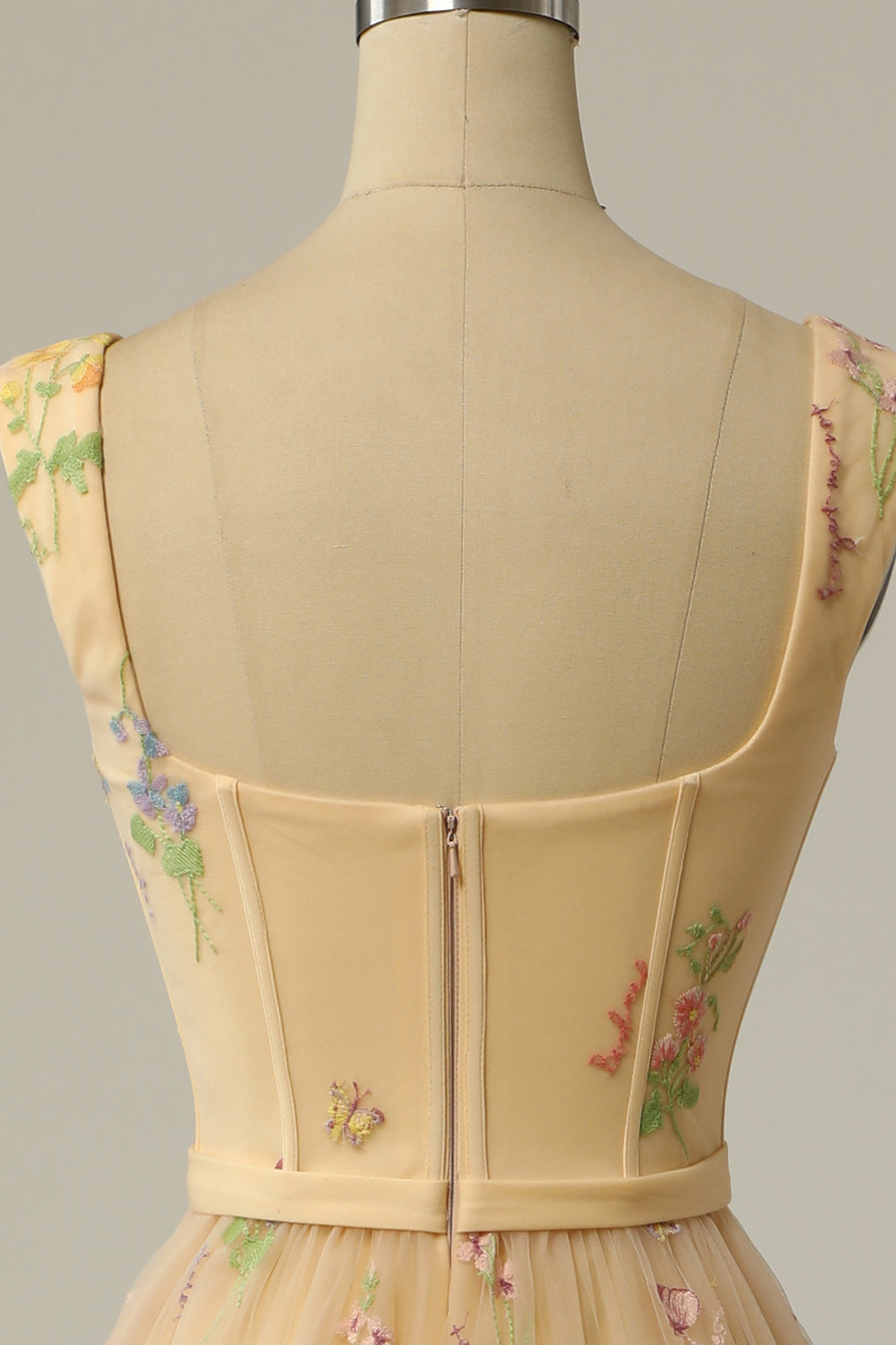 エリーゼ | ロングボールガウン – 精巧な刺繍