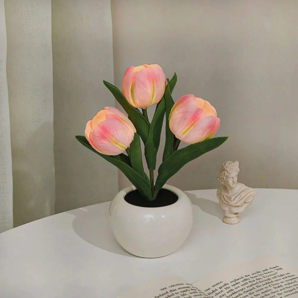 Dekorativ Lampe Tulipan – Varm og Raffinert Atmosfære 