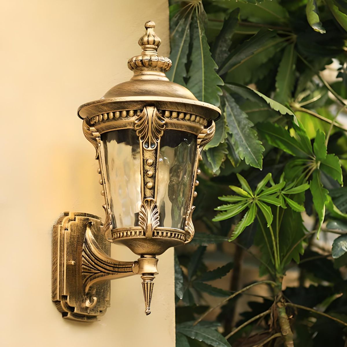 Aplique de Parede Vintage em Vidro – Estilo Retro e Resistência Exterior 