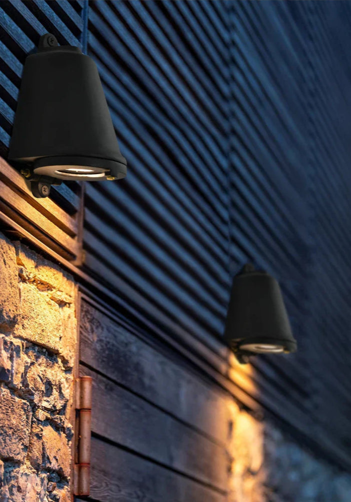 Nowoczesna i trwała lampa ścienna zewnętrzna – elegancja i niezawodność 