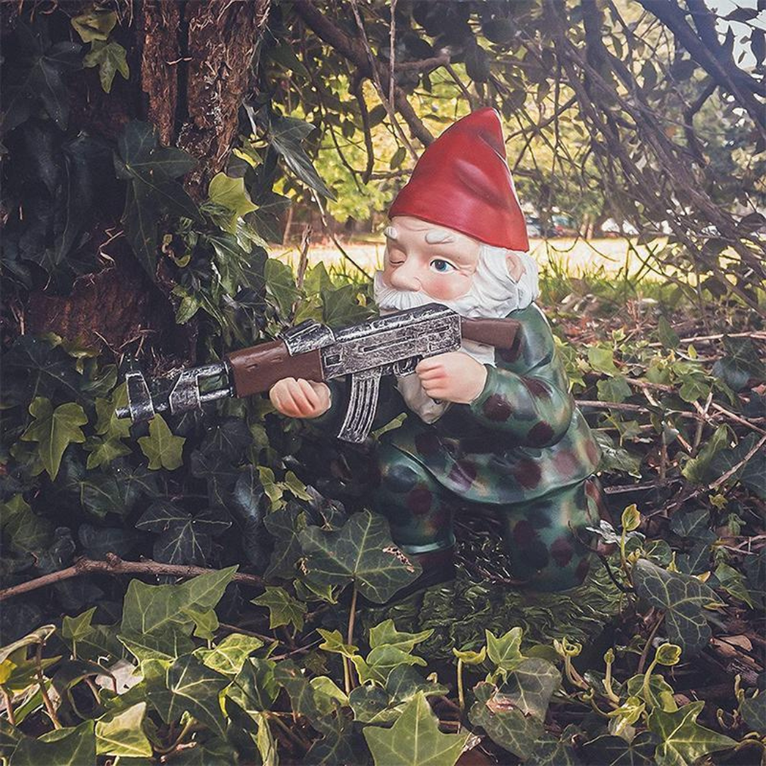 Hagegnom Militær – Berør Humor Og Utendørs Forsvar 