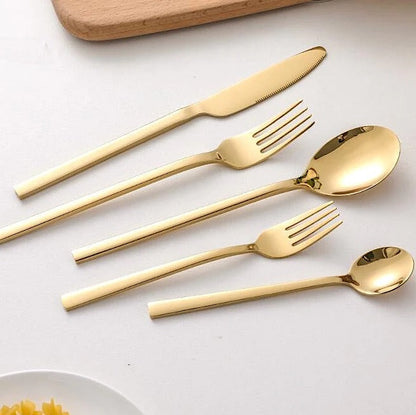 Set di Posate Completo – Pezzi Eleganti per una Tavola Raffinata 