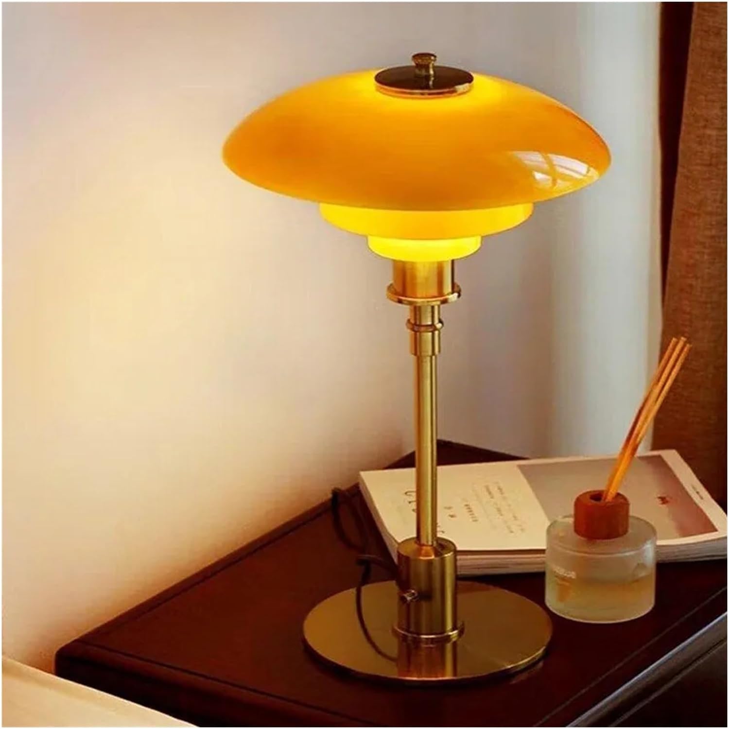 Lampa stołowa LED w stylu skandynawskim – miękkie i nowoczesne światło 