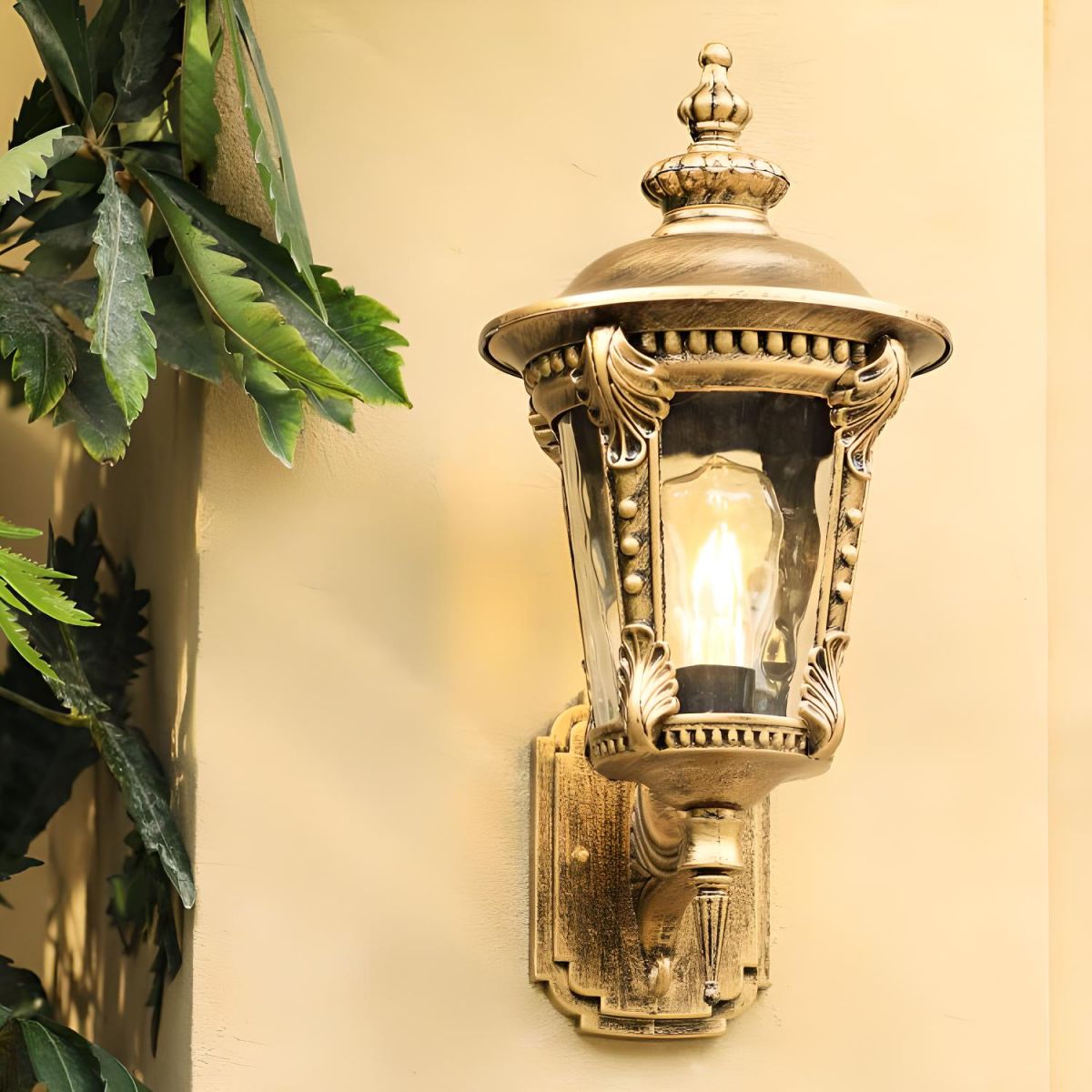 Aplique de Parede Vintage em Vidro – Estilo Retro e Resistência Exterior 