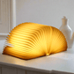 Lâmpada de Mesa em Forma de Livro – Originalidade e Elegância 
