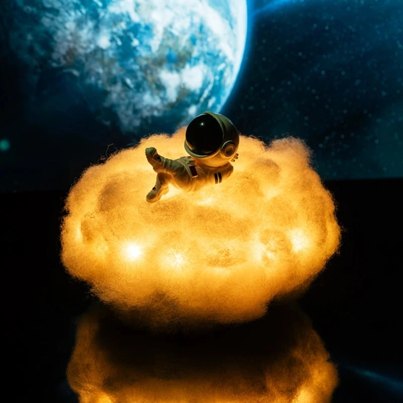 宇宙飛行士の雲の装飾ランプ – 輝く魔法の逃避 