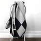 Ruitpatroon – Moderne Elegantie En Gezellig Comfort 