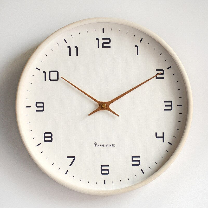 Moderne Wanduhr – Schlichte, vom nordischen Design inspirierte 