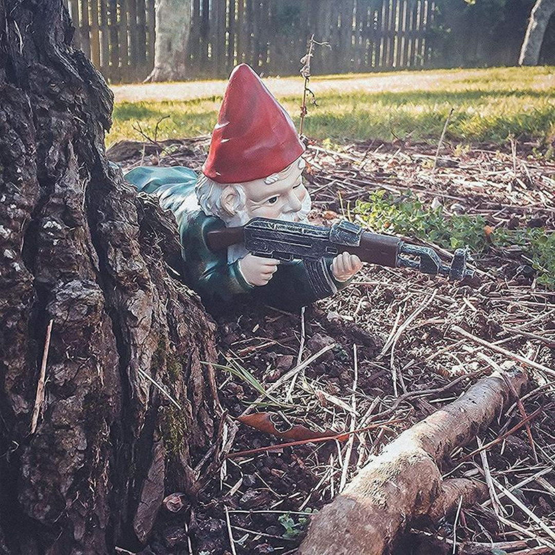 Hagegnom Militær – Berør Humor Og Utendørs Forsvar 