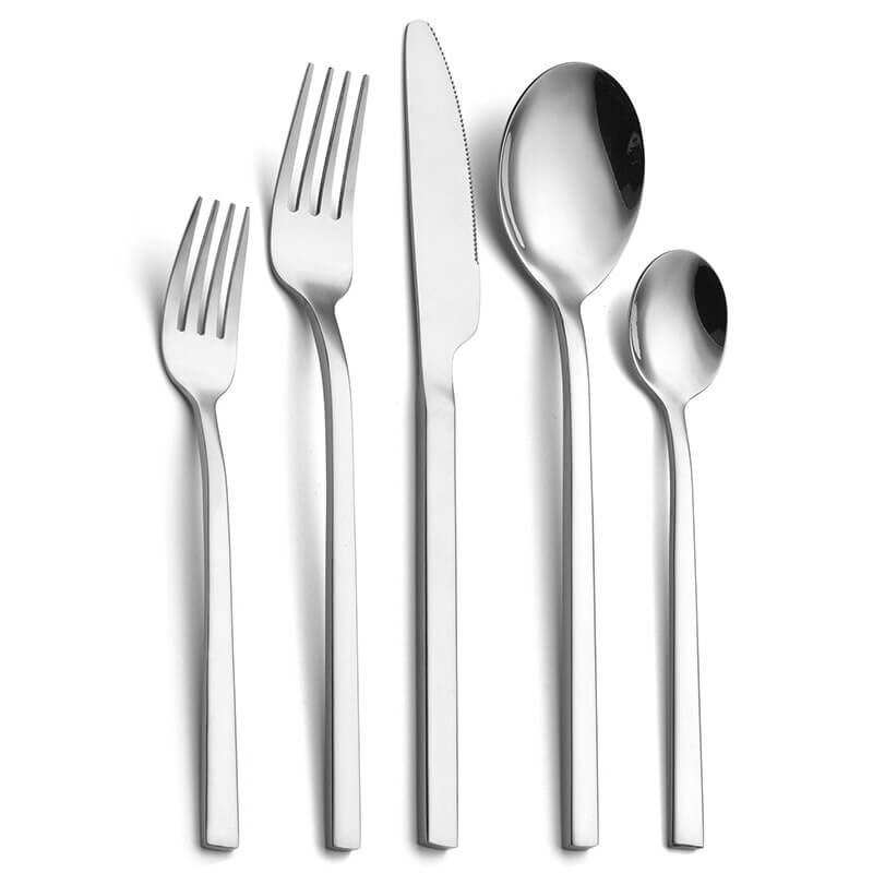 Set di Posate Completo – Pezzi Eleganti per una Tavola Raffinata 