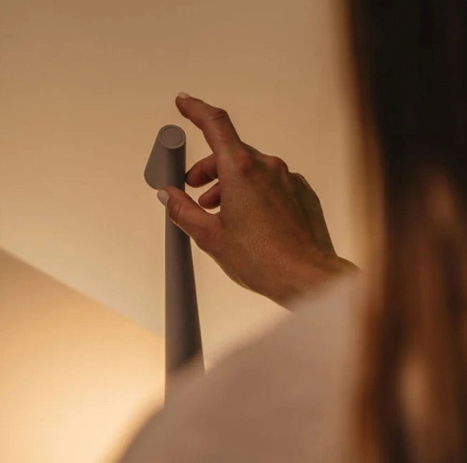 Lampka stołowa LED bezprzewodowa – minimalistyczny i elegancki design 