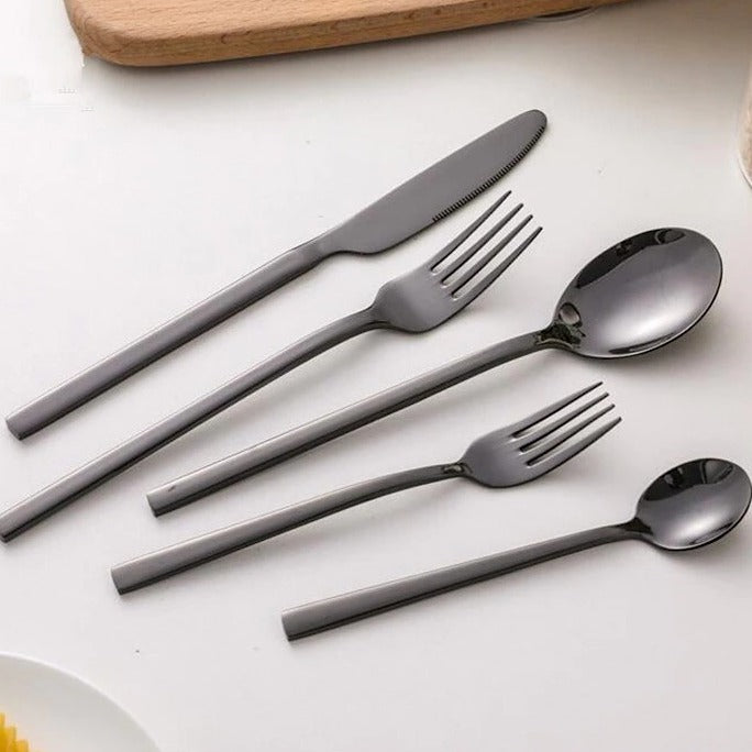 Set di Posate Completo – Pezzi Eleganti per una Tavola Raffinata 